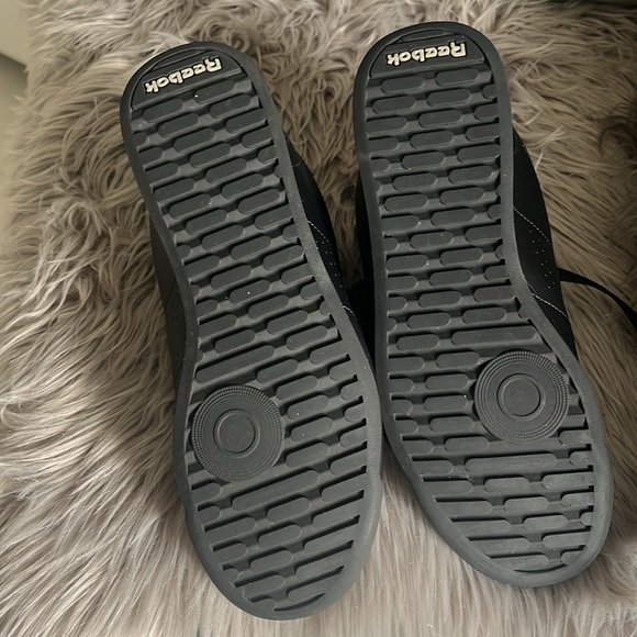 Sneakers - Picture 2 of 5